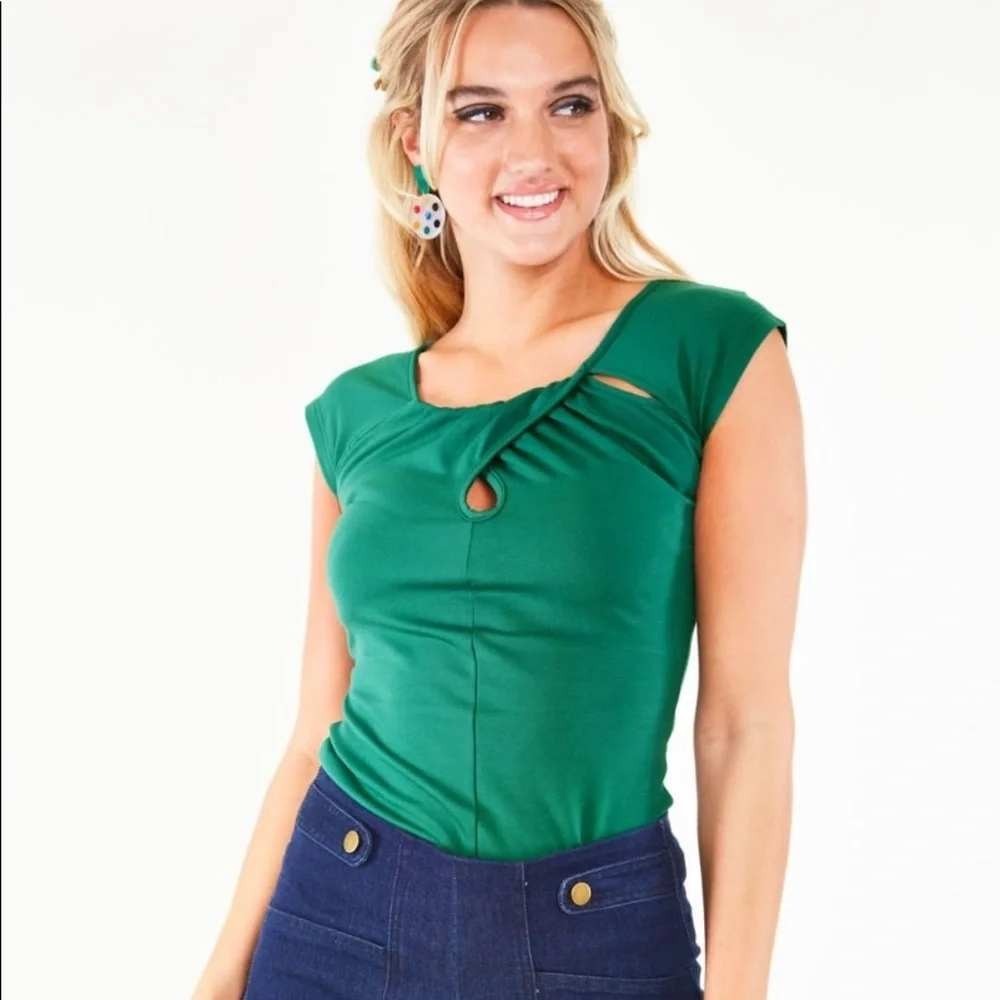 Voodoo Vixen Green Keyhole Stretch Top Size Medium Pinup Retro Cap Sleeve
